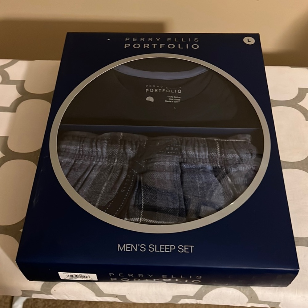 Men’s sleep set by Perry Ellis